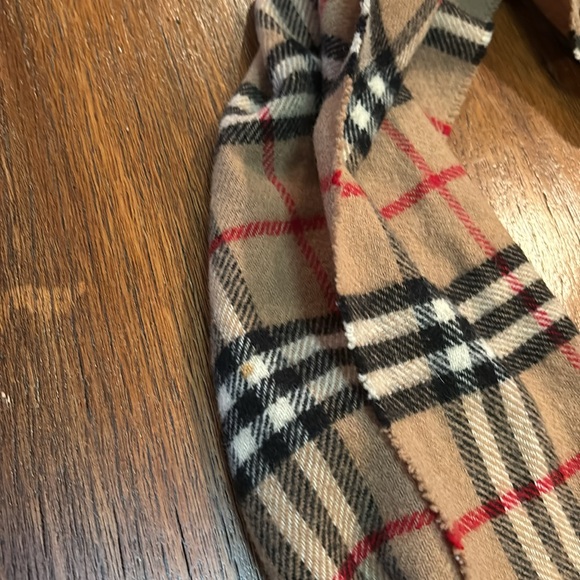Vintage Burberry lambswool scarf - Picture 12 of 12